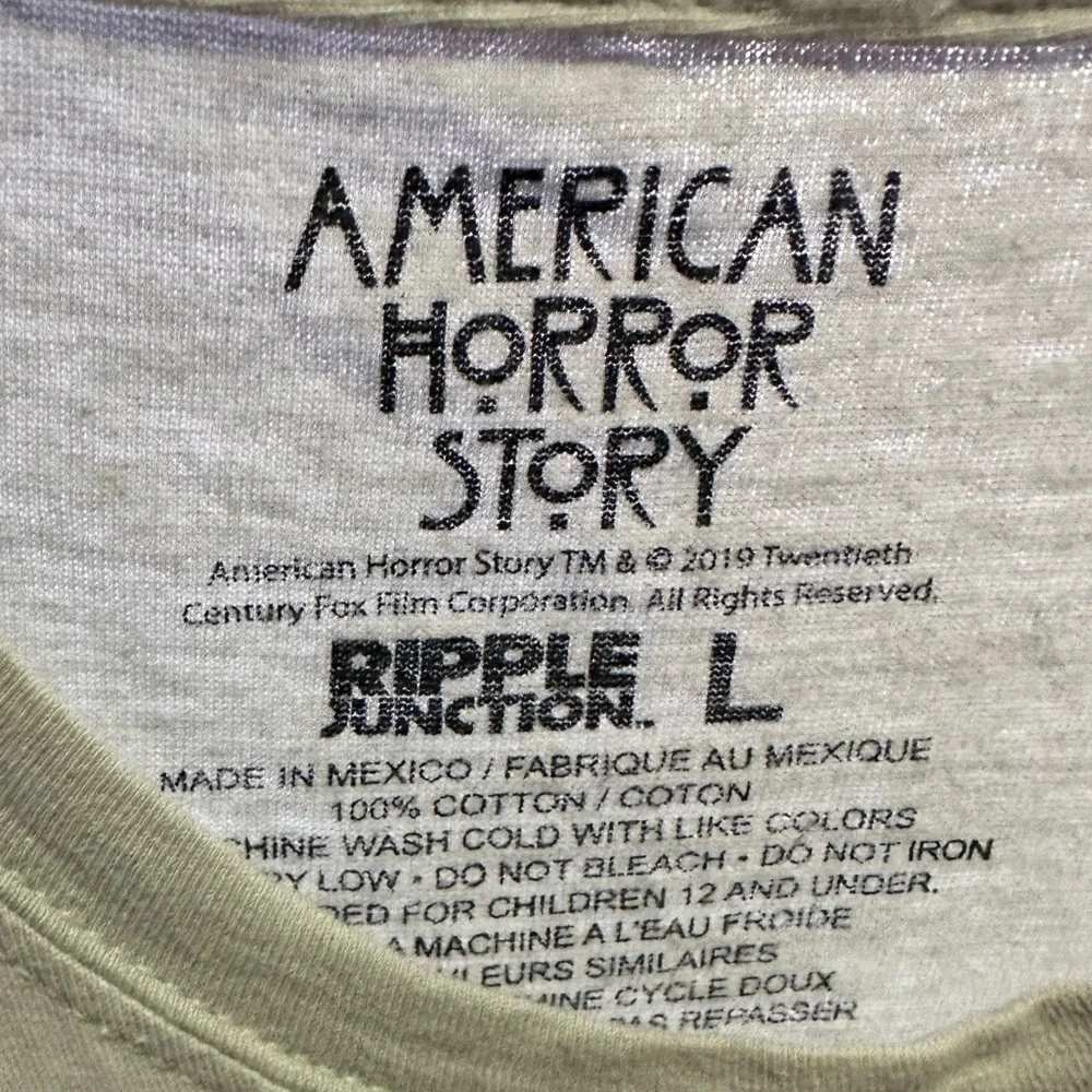 Hot Topic Tee - Picture 4 of 7